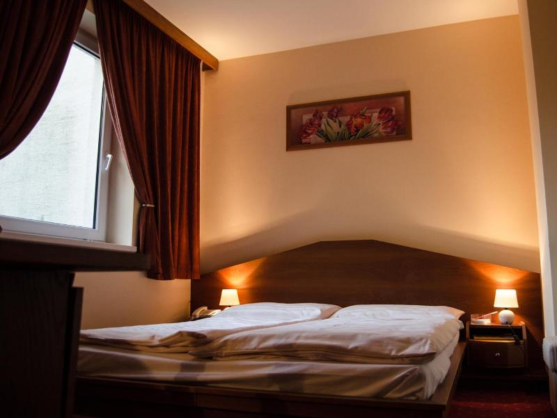 BEST WESTERN Hotel West image