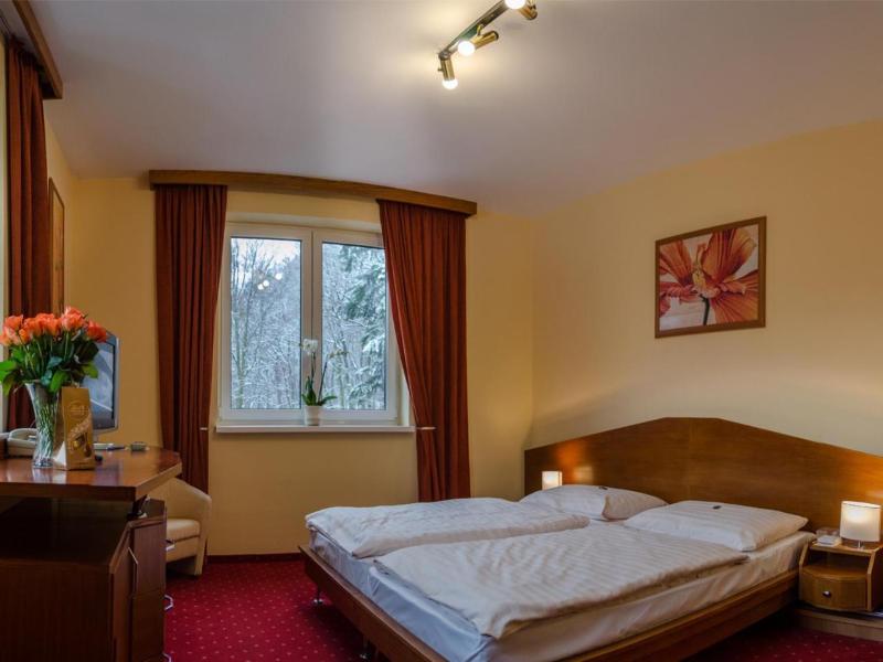 BEST WESTERN Hotel West image