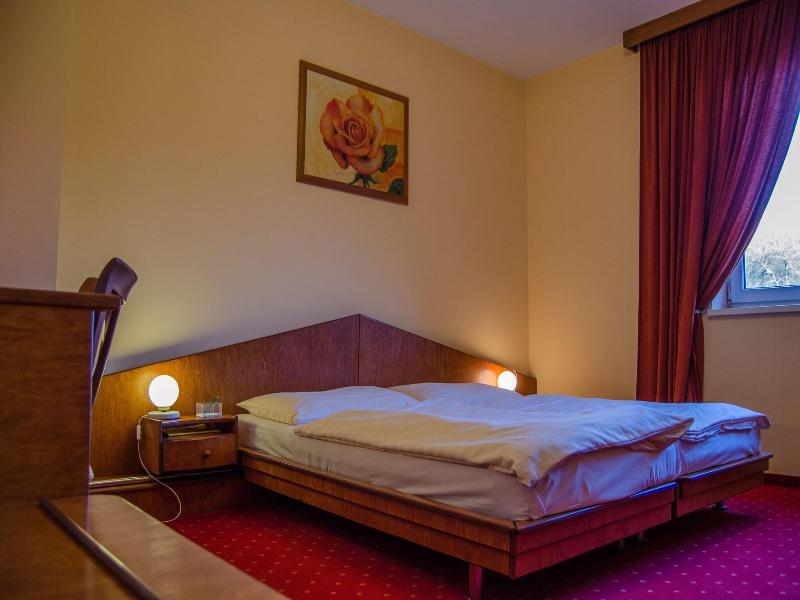 BEST WESTERN Hotel West image