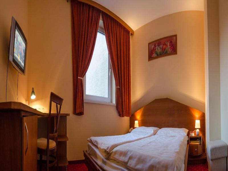BEST WESTERN Hotel West image