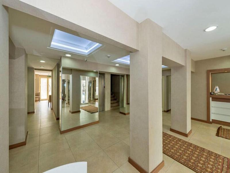 La Garden Hotel image