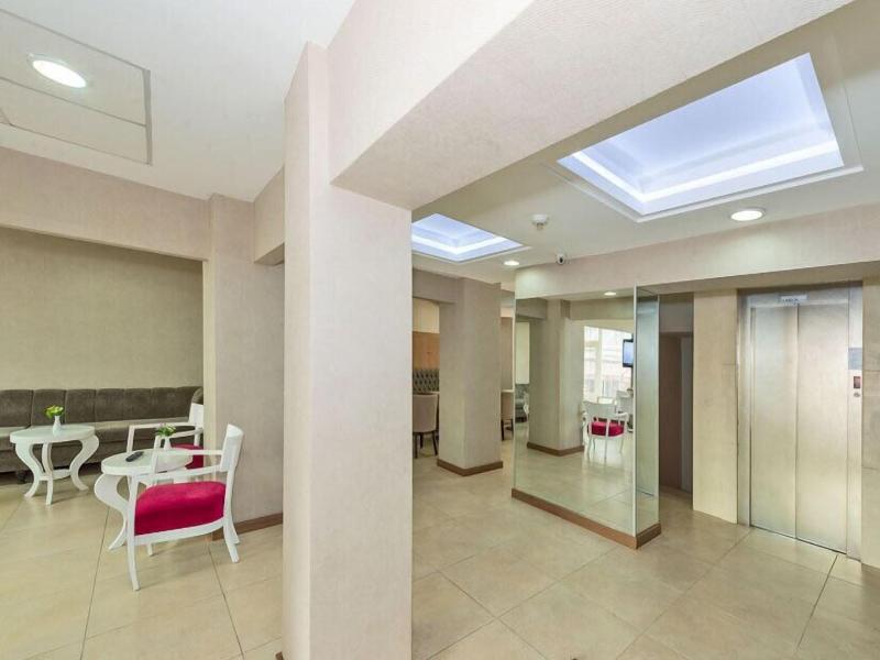 La Garden Hotel image