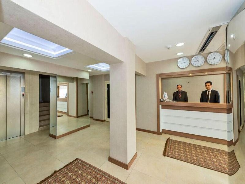 La Garden Hotel image