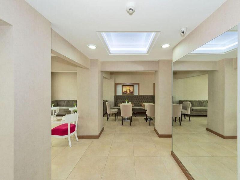 La Garden Hotel image