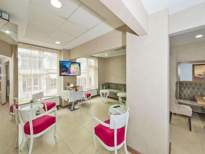 La Garden Hotel image
