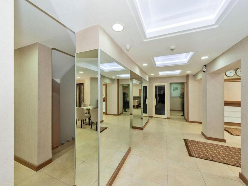 La Garden Hotel image