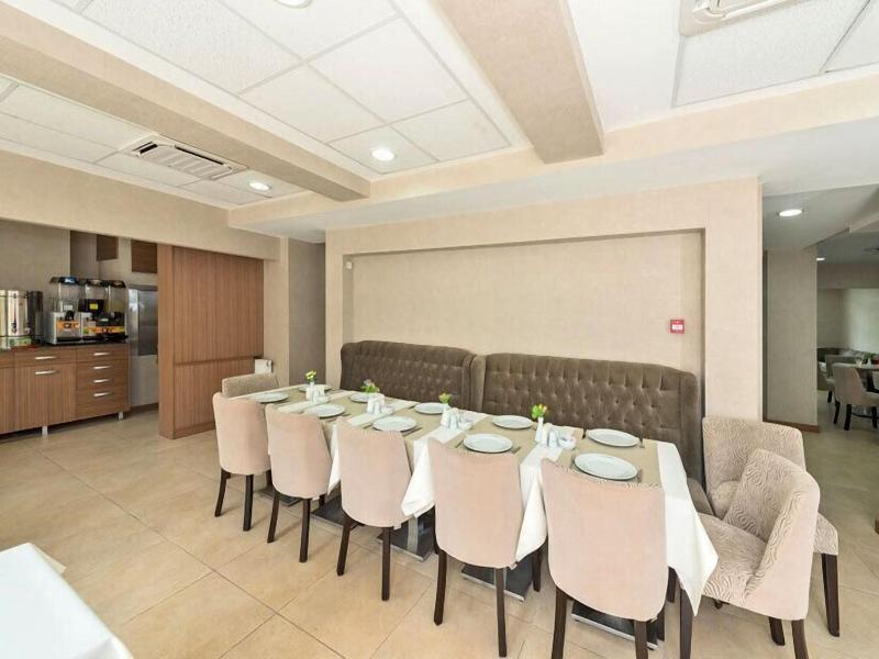 La Garden Hotel image