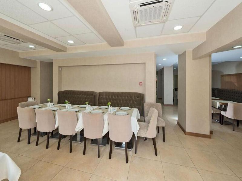La Garden Hotel image