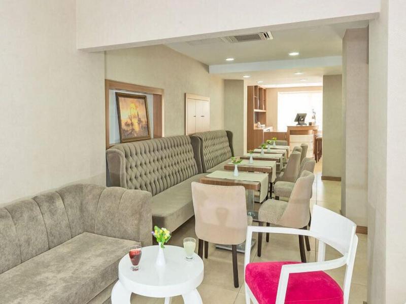 La Garden Hotel image