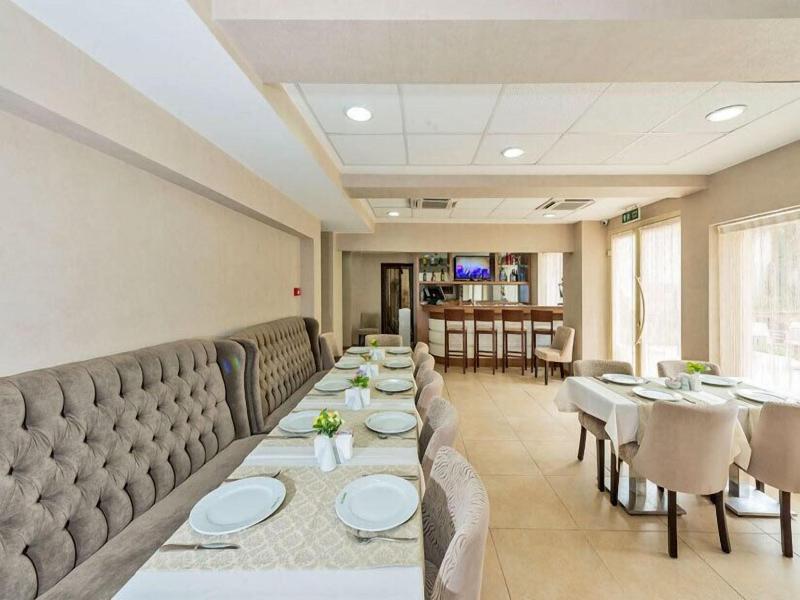 La Garden Hotel image