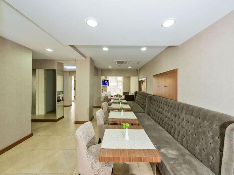 La Garden Hotel image