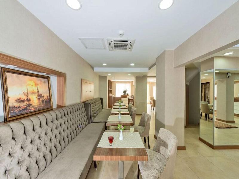 La Garden Hotel image