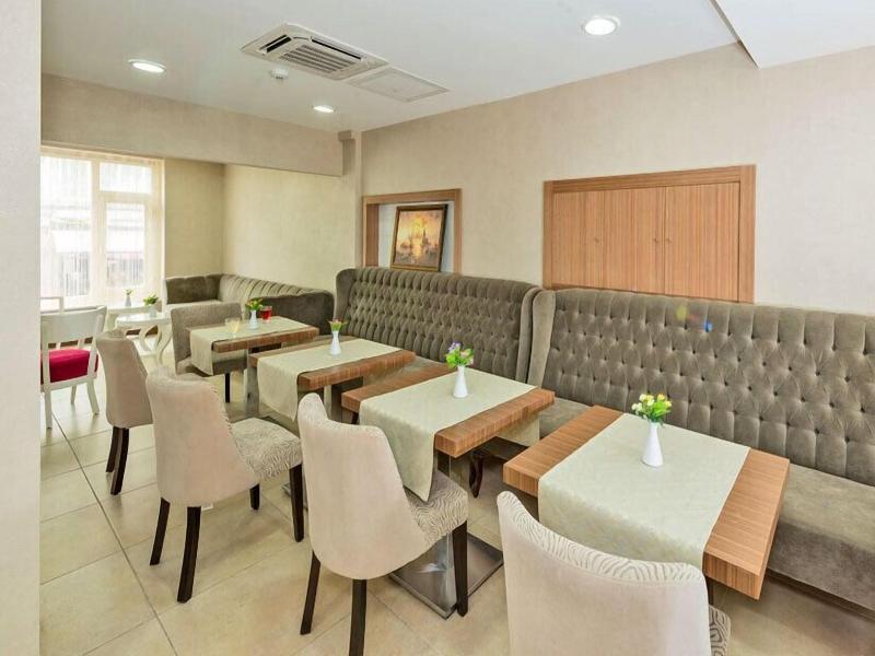 La Garden Hotel image