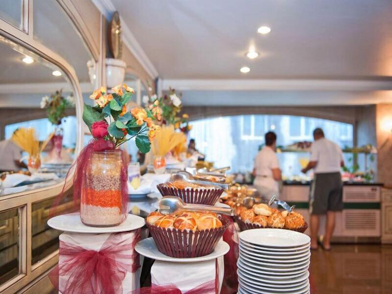 La Garden Hotel image