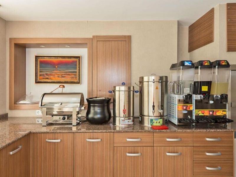 La Garden Hotel image