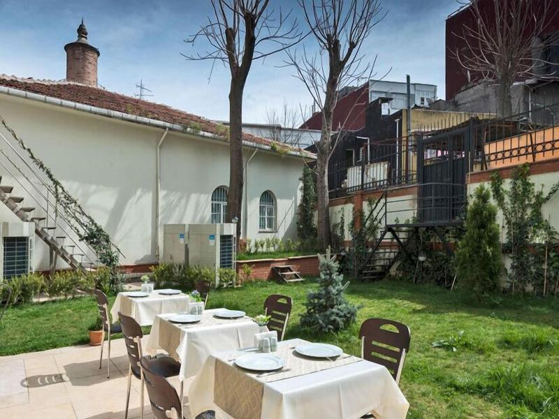 La Garden Hotel image