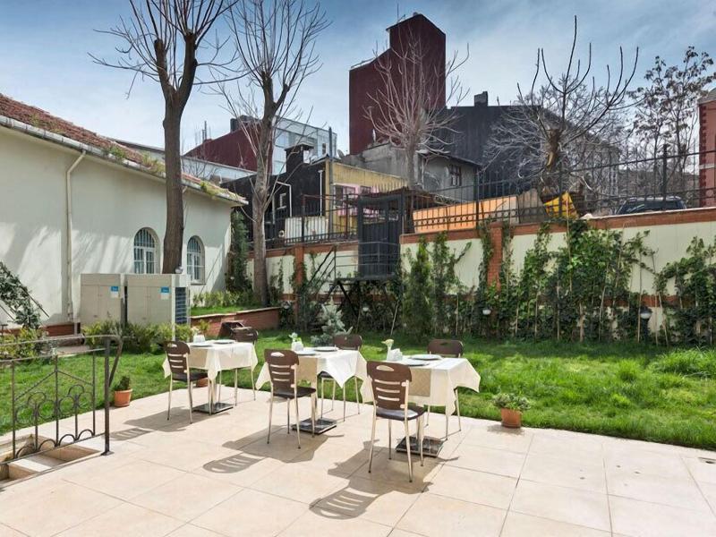 La Garden Hotel image