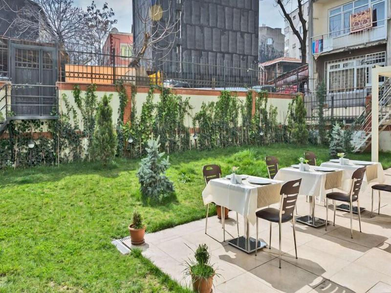 La Garden Hotel image