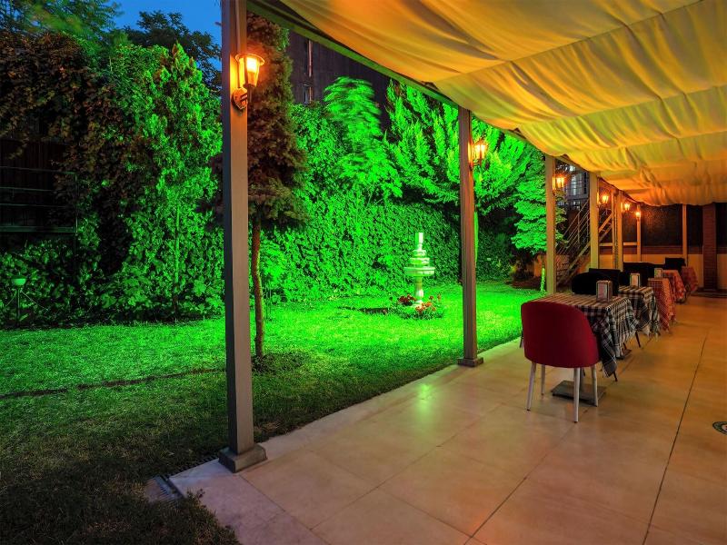 La Garden Hotel image