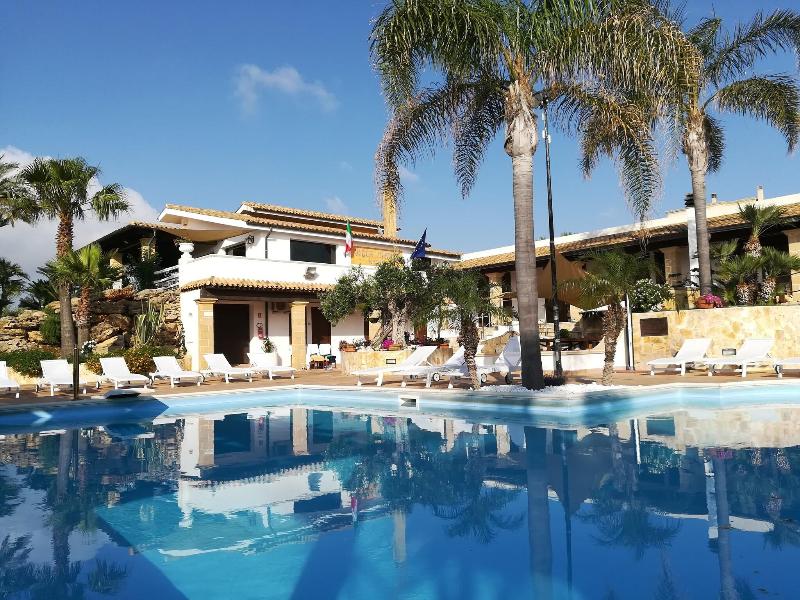 Villa Carlo Resort image