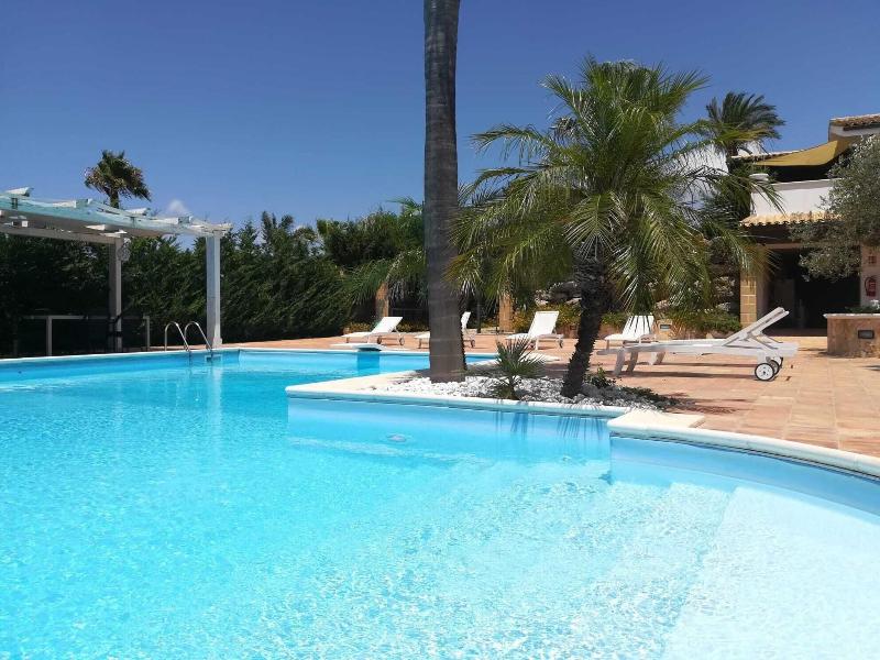 Villa Carlo Resort image