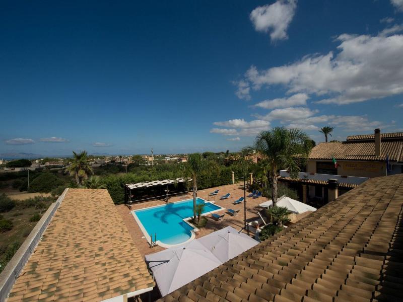Villa Carlo Resort image