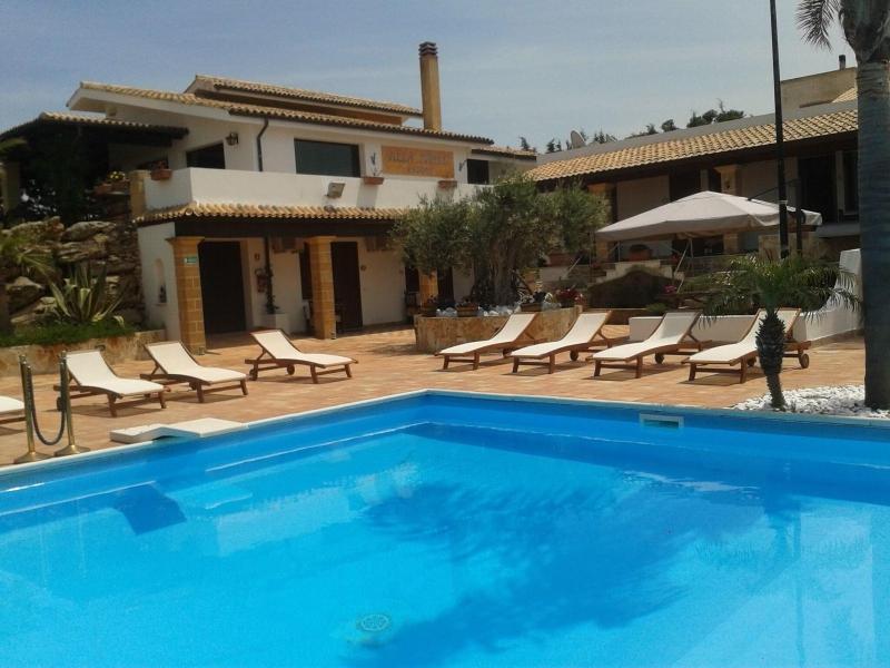 Villa Carlo Resort image