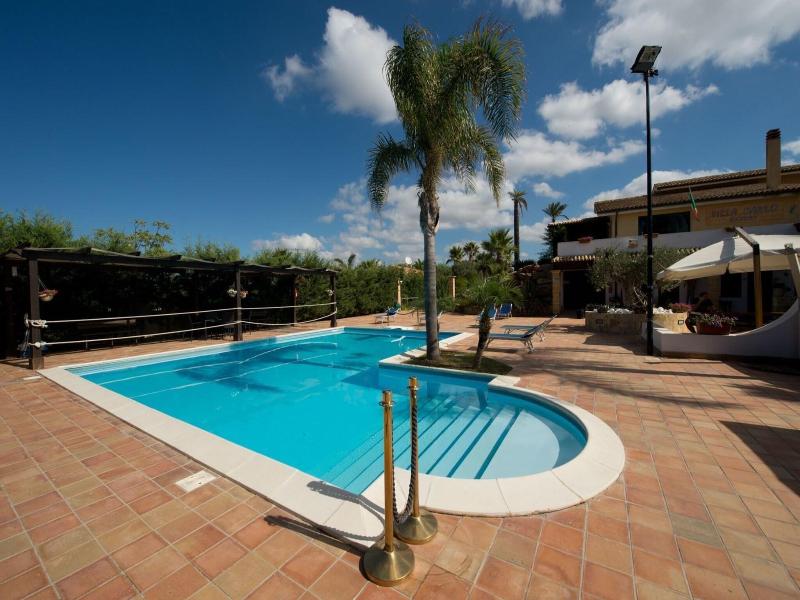 Villa Carlo Resort image