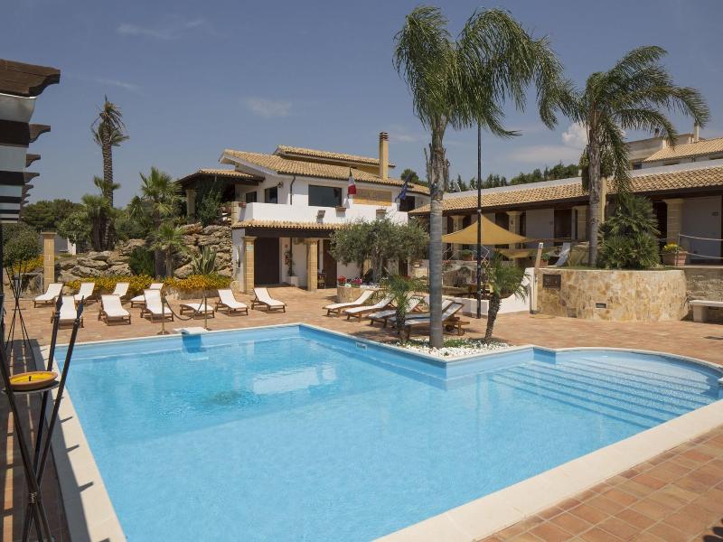 Villa Carlo Resort image