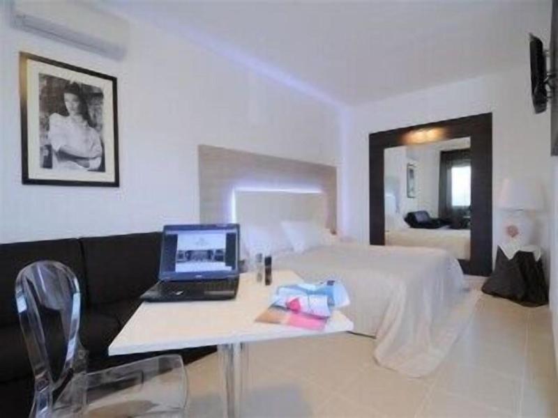 Hotel Ambrosio La Corte image