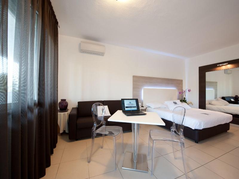 Hotel Ambrosio La Corte image