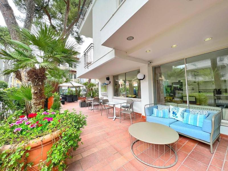 Aura Living Hotel image