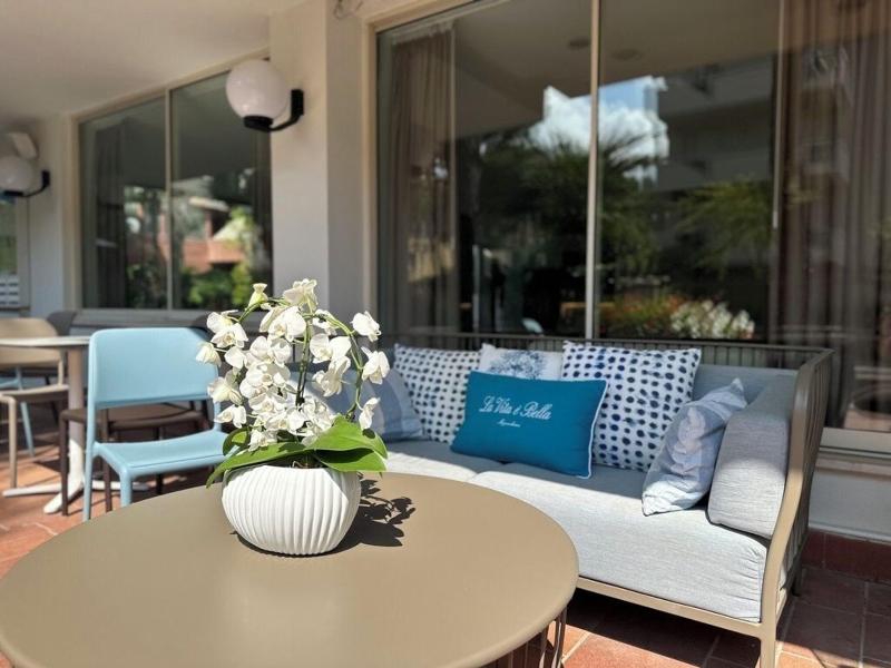 Aura Living Hotel image