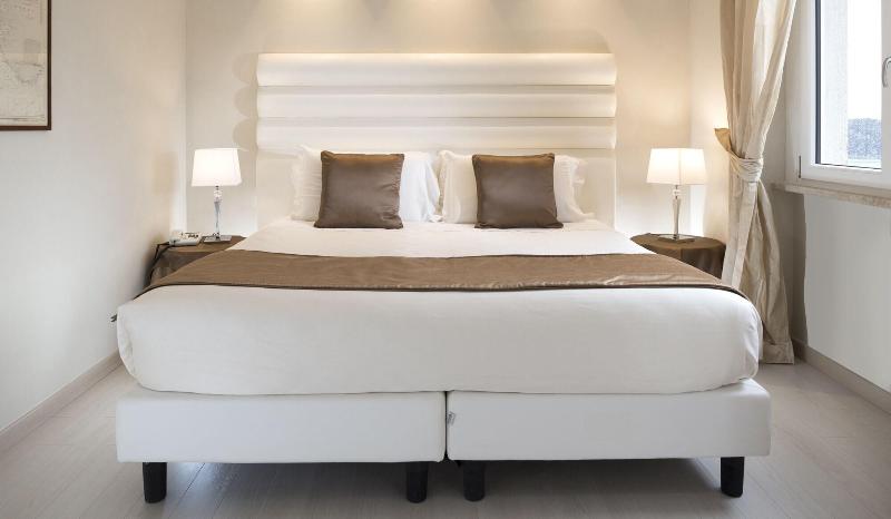 Europa Grand Hotel image