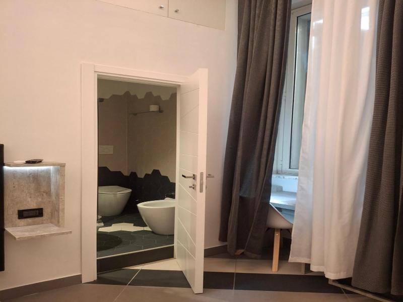 Hotel Viennese image