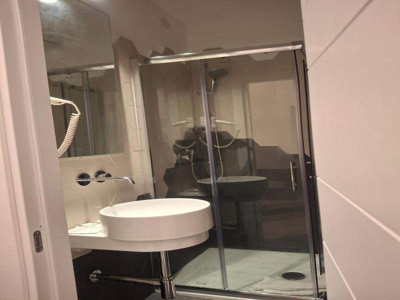 Hotel Viennese image