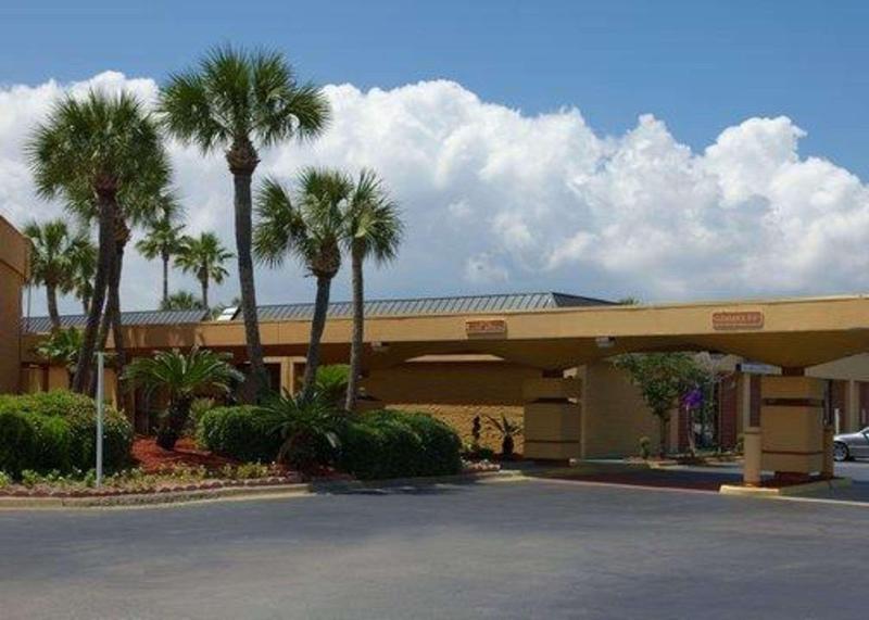 Quality Inn & Suites Gulf Breeze Bayside Pensacola image