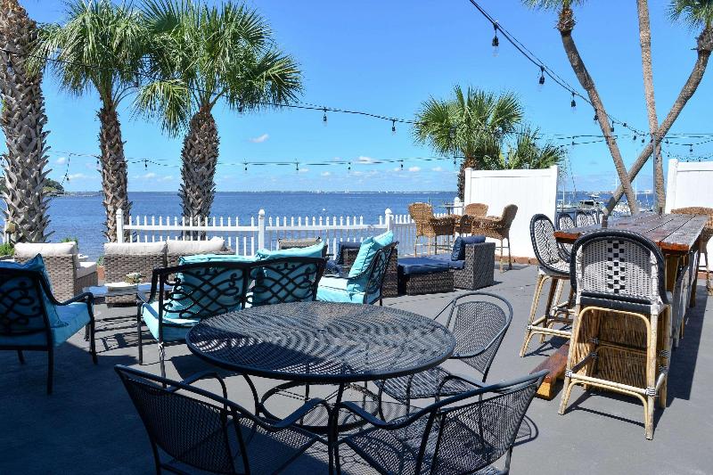 Quality Inn & Suites Gulf Breeze Bayside Pensacola image