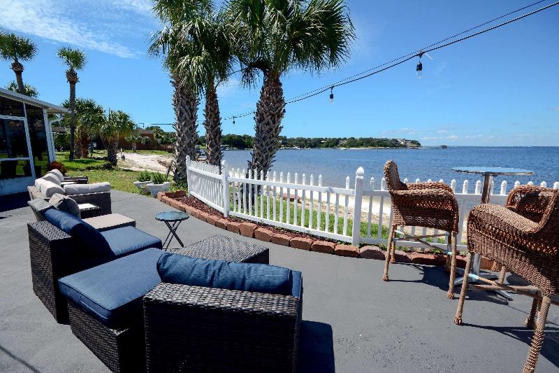 Quality Inn & Suites Gulf Breeze Bayside Pensacola image