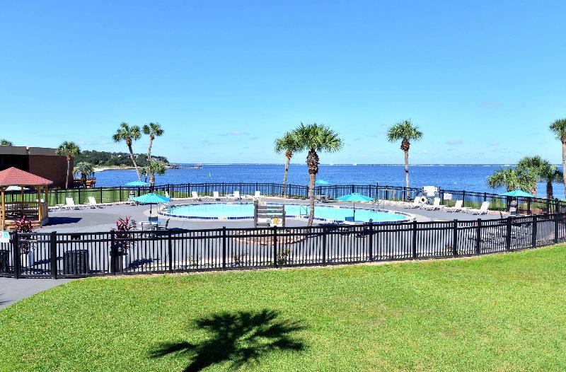 Quality Inn & Suites Gulf Breeze Bayside Pensacola image