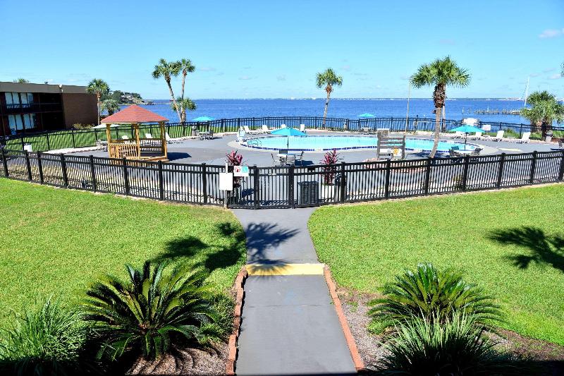 Quality Inn & Suites Gulf Breeze Bayside Pensacola image