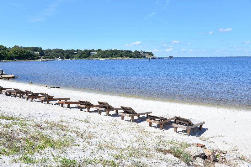 Quality Inn & Suites Gulf Breeze Bayside Pensacola image