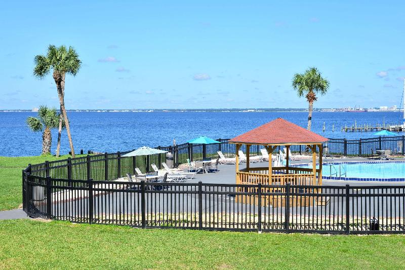 Quality Inn & Suites Gulf Breeze Bayside Pensacola image