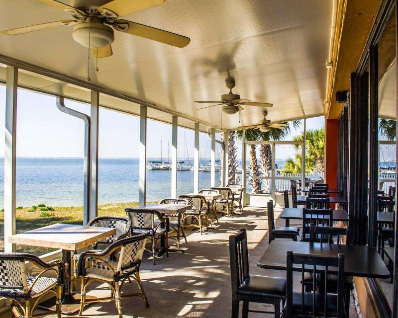 Quality Inn & Suites Gulf Breeze Bayside Pensacola image