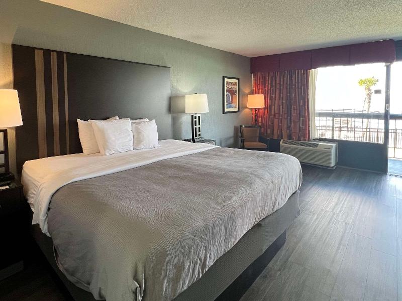 Quality Inn & Suites Gulf Breeze Bayside Pensacola image