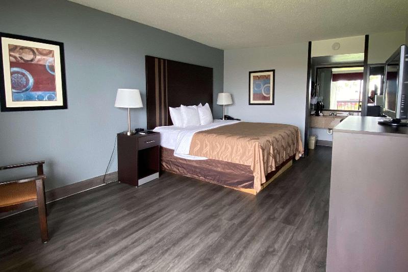 Quality Inn & Suites Gulf Breeze Bayside Pensacola image