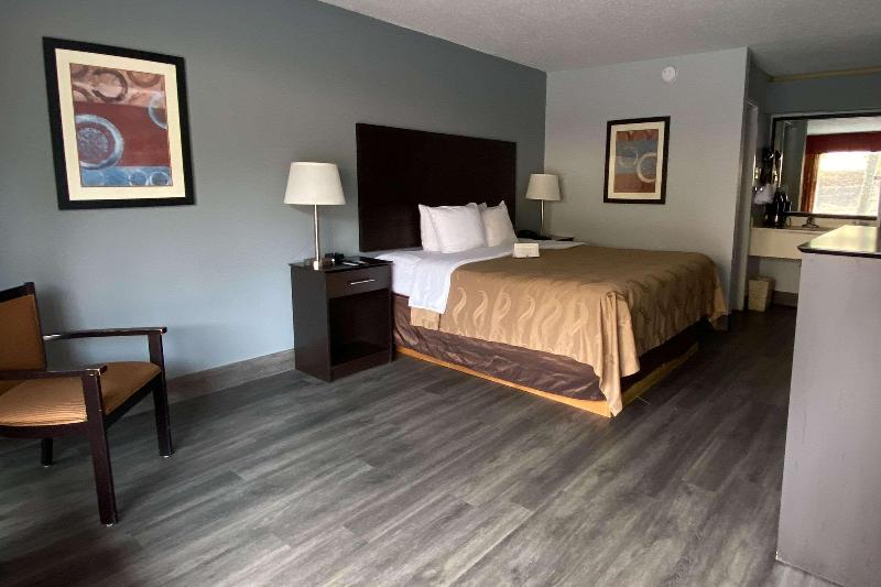 Quality Inn & Suites Gulf Breeze Bayside Pensacola image