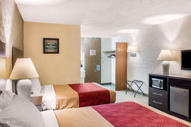 Econo Lodge Inn & Suites Binghamton Area