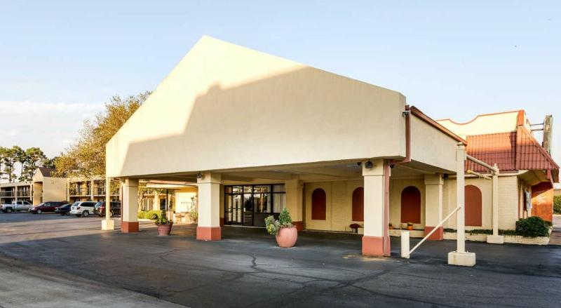 Quality Inn Blytheville I-55 image