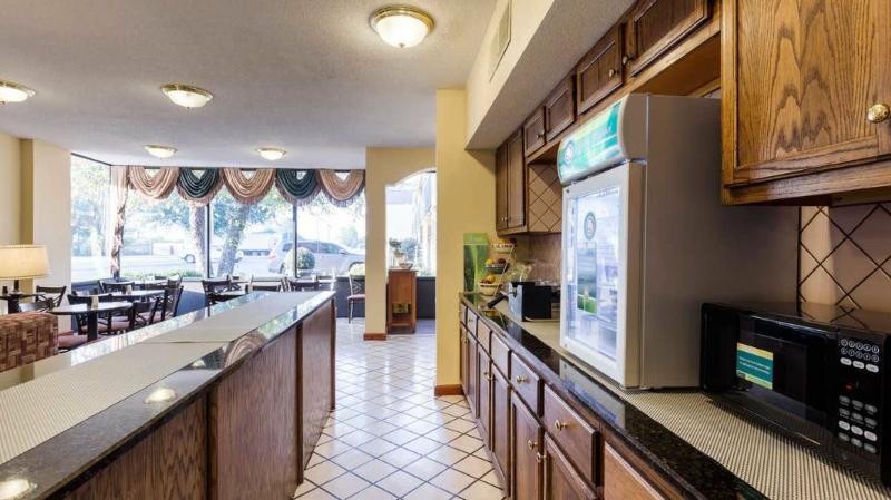 Quality Inn Blytheville I-55 image